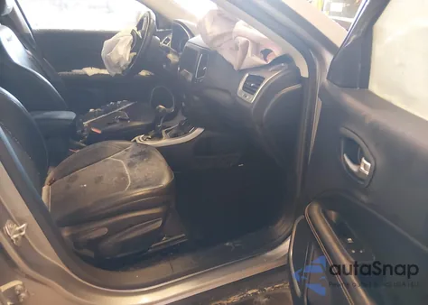 2018 Jeep Compass Latitude 4X4 from USA, damaged, VIN 3C4NJDBB2JT177582